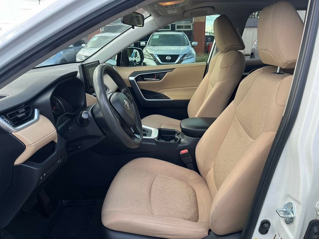 2019 Toyota RAV4 XLE photo 7