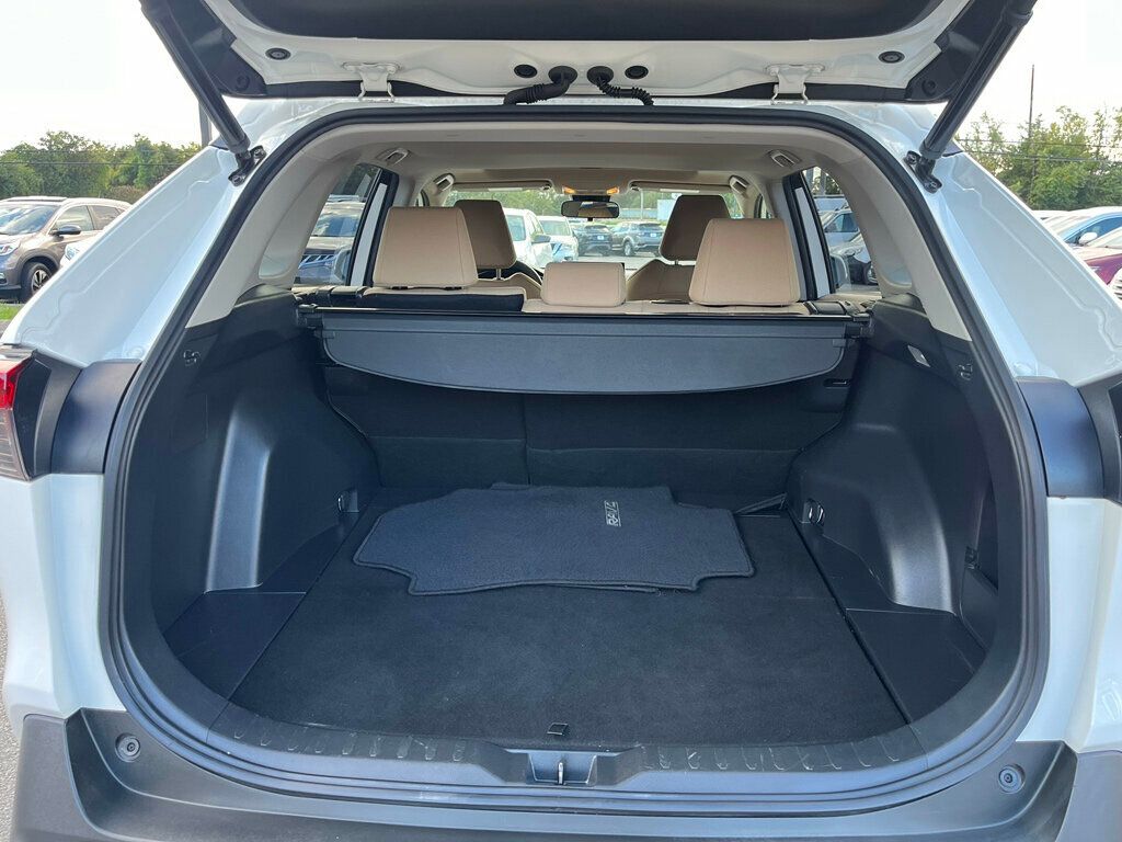 2019 Toyota RAV4 XLE photo 14