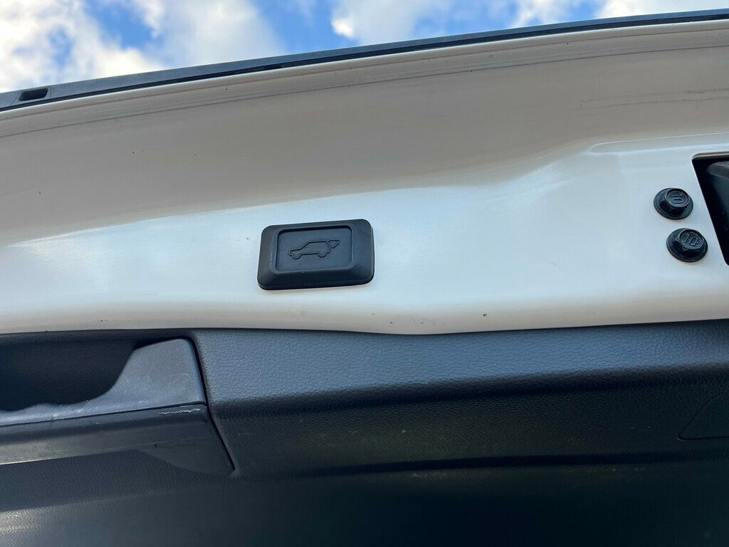 2019 Toyota RAV4 XLE photo 15