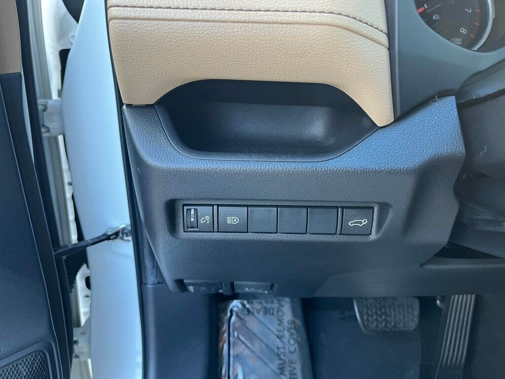 2019 Toyota RAV4 XLE FWD - 22924536 - 19