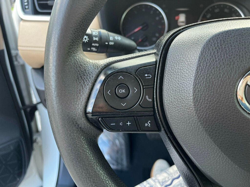 2019 Toyota RAV4 XLE photo 16