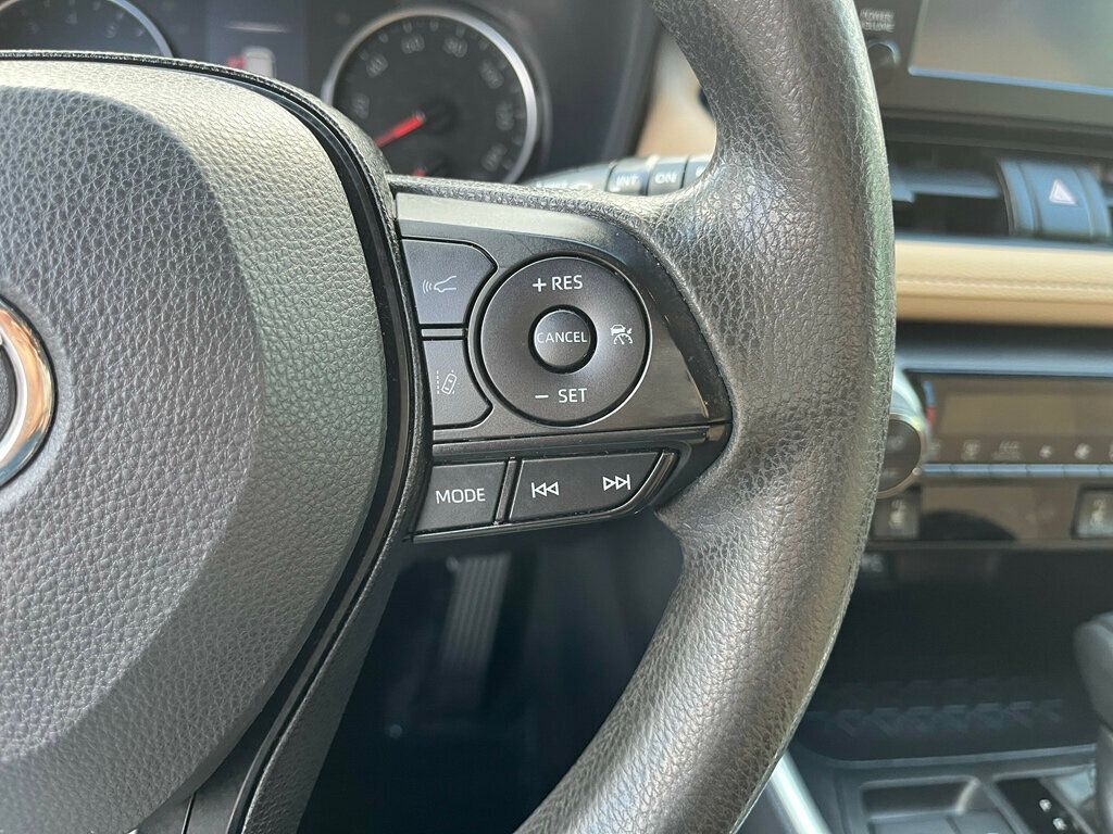 2019 Toyota RAV4 XLE photo 17