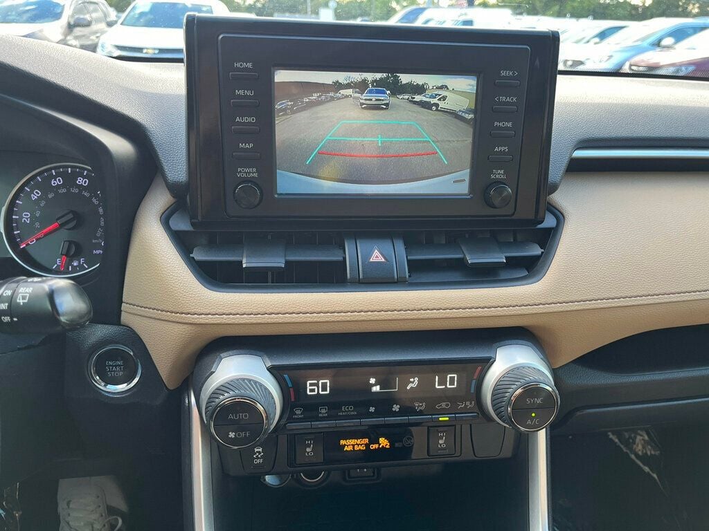 2019 Toyota RAV4 XLE photo 18