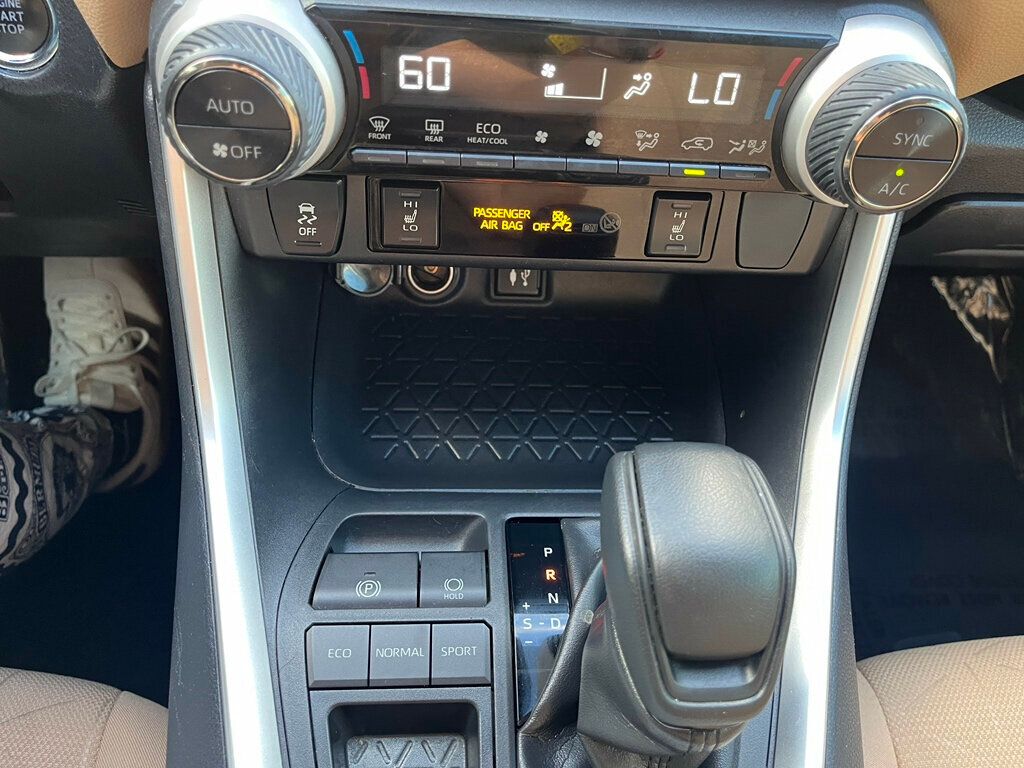 2019 Toyota RAV4 XLE photo 19