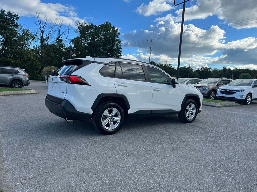 2019 Toyota RAV4 XLE photo 2