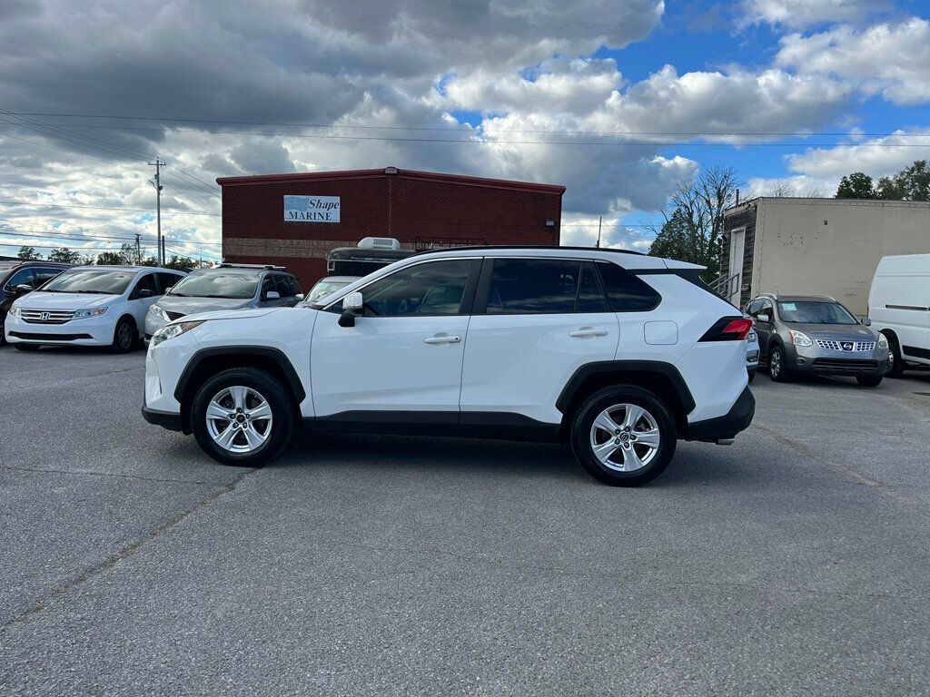 2019 Toyota RAV4 XLE photo 4