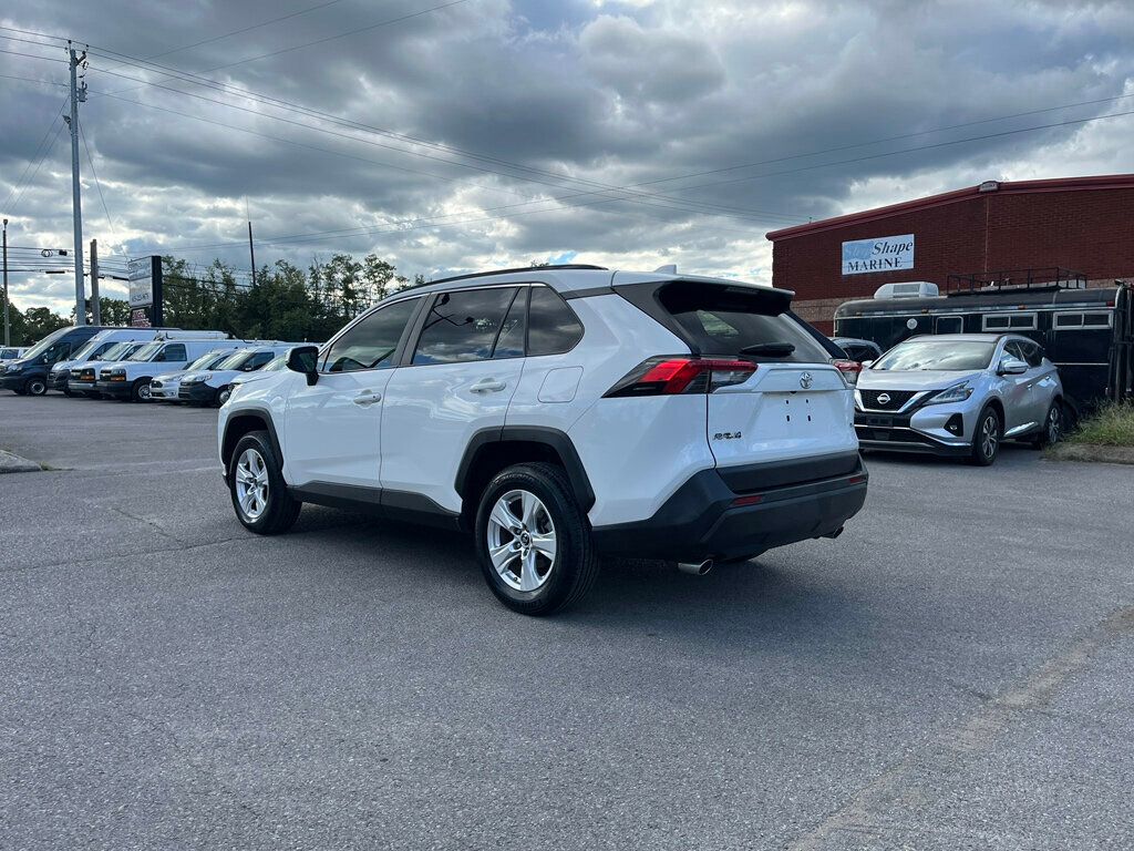 2019 Toyota RAV4 XLE photo 5