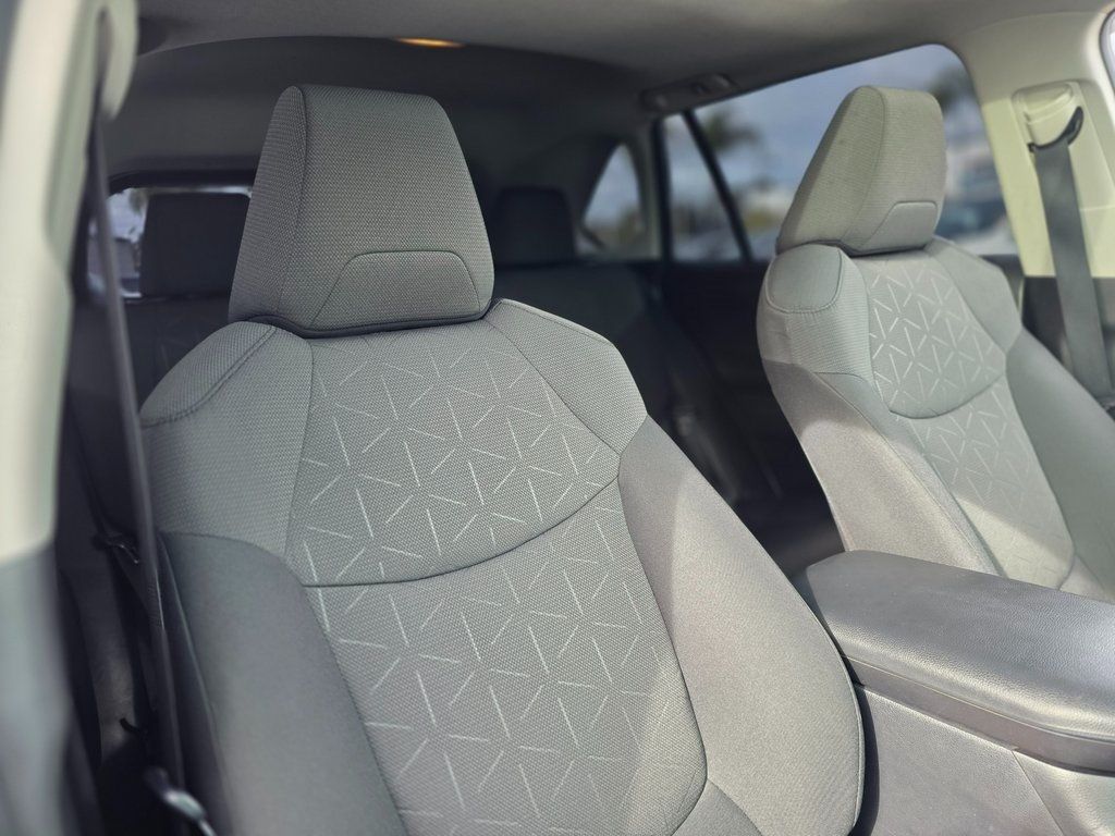 2019 Toyota RAV4 XLE FWD - 22967250 - 9