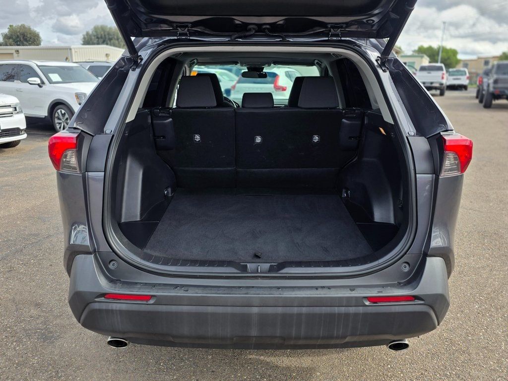 2019 Toyota RAV4 XLE FWD - 22967250 - 11