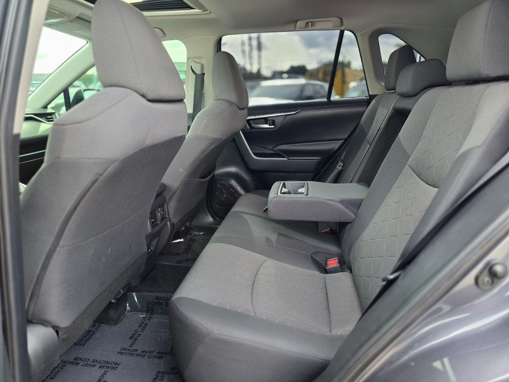 2019 Toyota RAV4 XLE FWD - 22967250 - 16