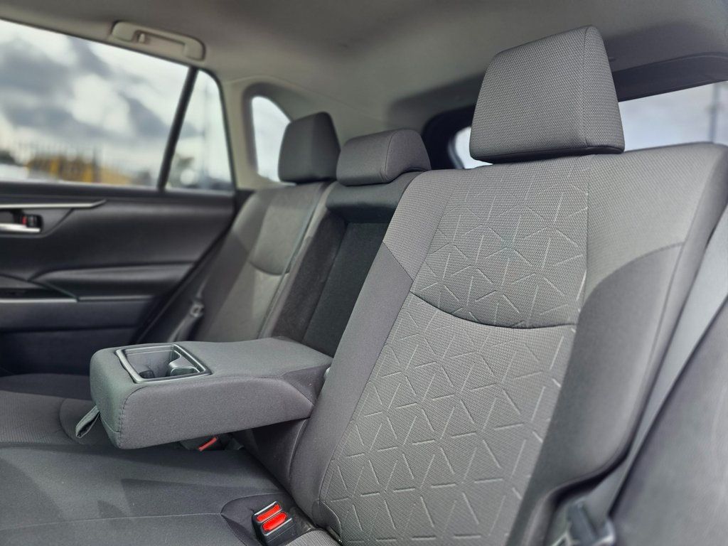 2019 Toyota RAV4 XLE FWD - 22967250 - 17