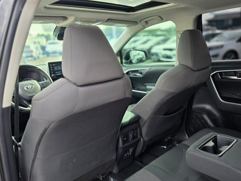 2019 Toyota RAV4 XLE FWD - 22967250 - 18