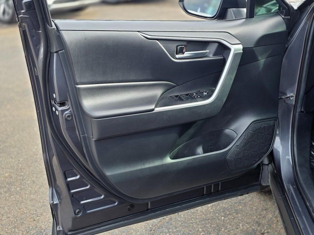 2019 Toyota RAV4 XLE FWD - 22967250 - 21