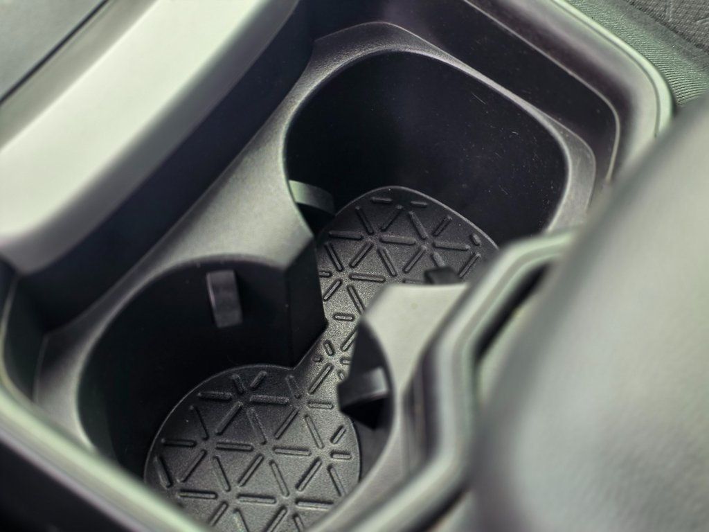 2019 Toyota RAV4 XLE FWD - 22967250 - 34