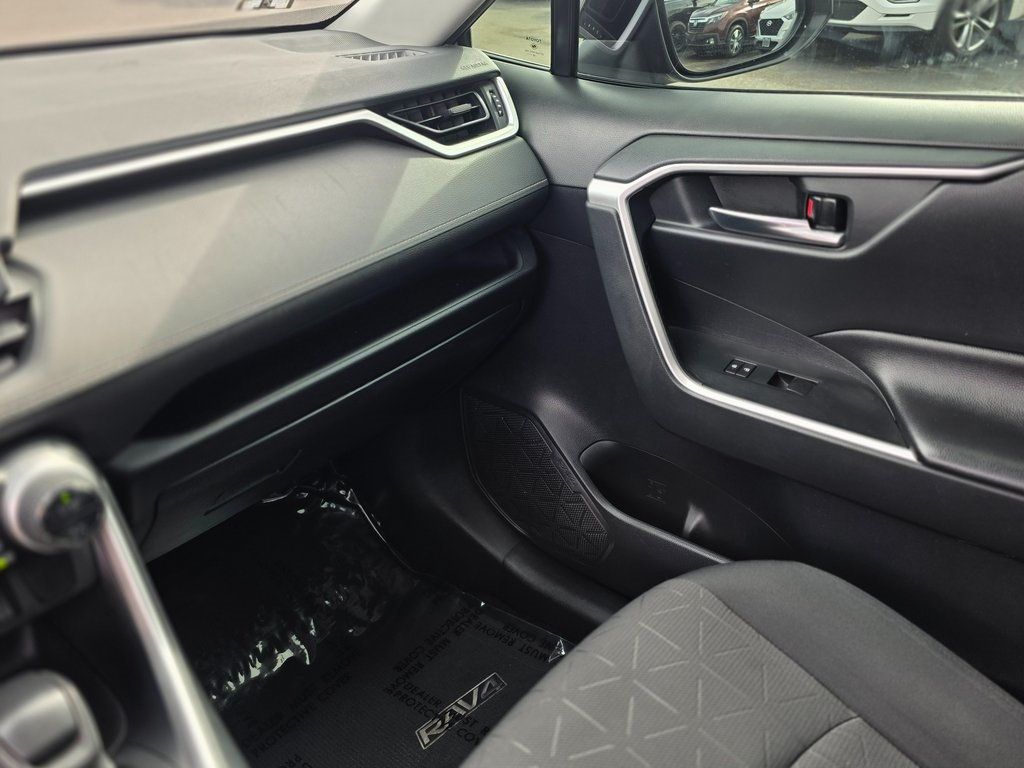 2019 Toyota RAV4 XLE FWD - 22967250 - 35