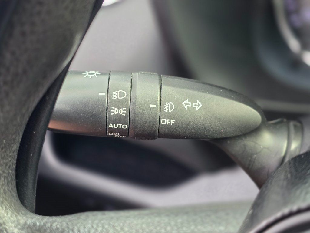 2019 Toyota RAV4 XLE FWD - 22967250 - 37