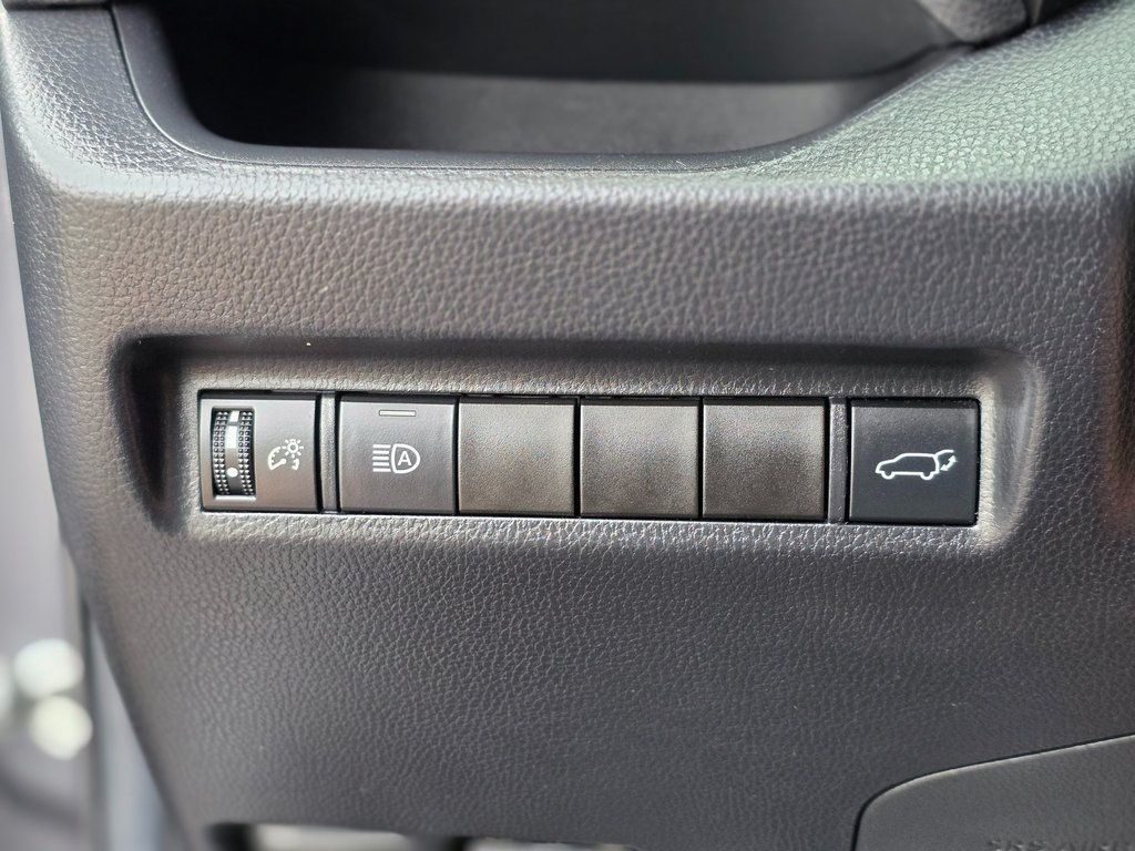 2019 Toyota RAV4 XLE FWD - 22967250 - 40