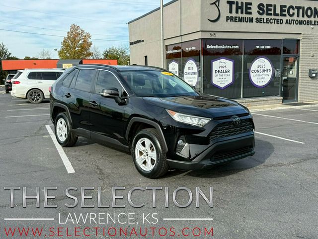 2019 Toyota RAV4 XLE FWD W/MOONROOF, APPLE CAR PLAY & BLINDSPOT - 22939862 - 0
