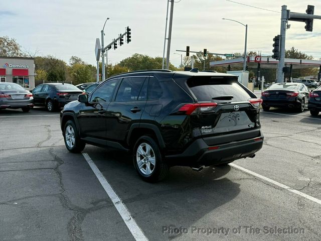 2019 Toyota RAV4 XLE FWD W/MOONROOF, APPLE CAR PLAY & BLINDSPOT - 22939862 - 10
