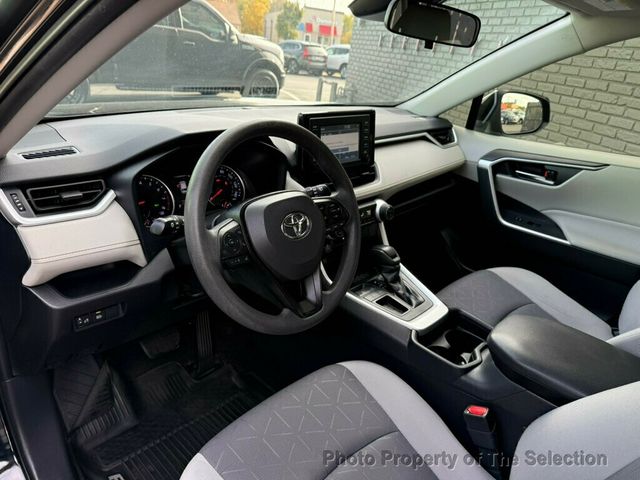 2019 Toyota RAV4 XLE FWD W/MOONROOF, APPLE CAR PLAY & BLINDSPOT - 22939862 - 17