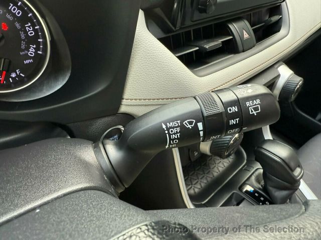 2019 Toyota RAV4 XLE FWD W/MOONROOF, APPLE CAR PLAY & BLINDSPOT - 22939862 - 22