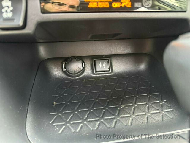 2019 Toyota RAV4 XLE FWD W/MOONROOF, APPLE CAR PLAY & BLINDSPOT - 22939862 - 31