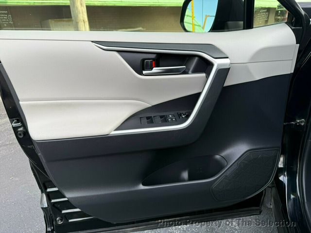 2019 Toyota RAV4 XLE FWD W/MOONROOF, APPLE CAR PLAY & BLINDSPOT - 22939862 - 37