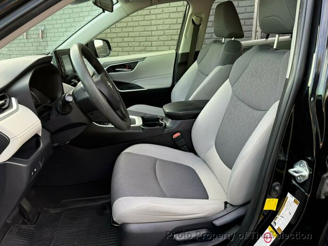 2019 Toyota RAV4 XLE FWD W/MOONROOF, APPLE CAR PLAY & BLINDSPOT - 22939862 - 38