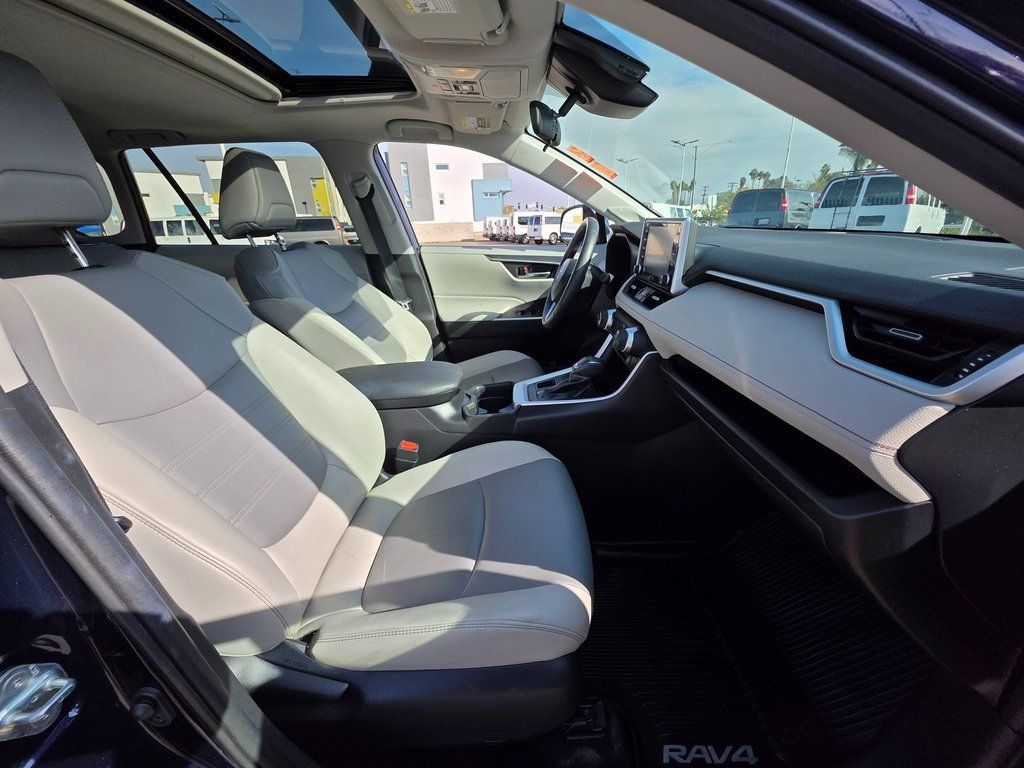 2019 Toyota RAV4 XLE Premium AWD - 22972145 - 9