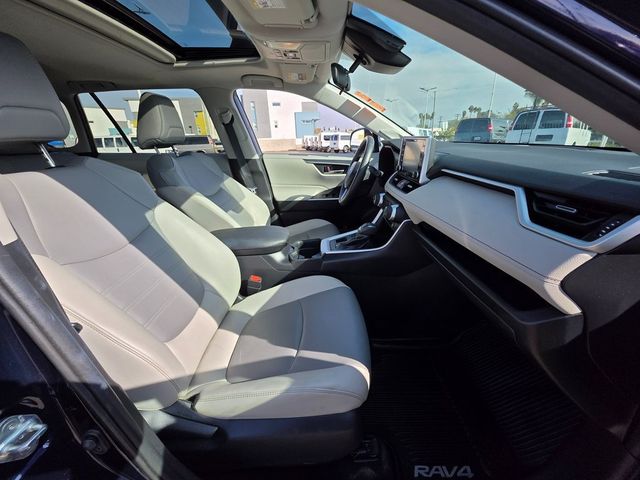 2019 Toyota RAV4 XLE Premium AWD - 22972145 - 9