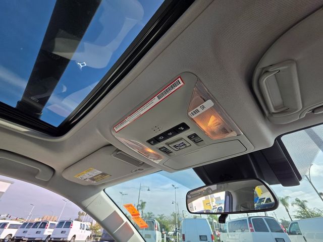 2019 Toyota RAV4 XLE Premium AWD - 22972145 - 11