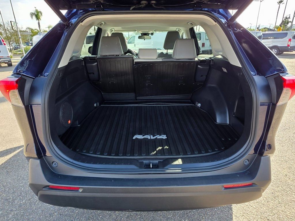 2019 Toyota RAV4 XLE Premium AWD - 22972145 - 12