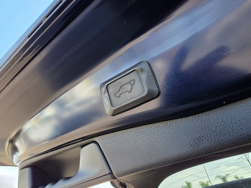 2019 Toyota RAV4 XLE Premium AWD - 22972145 - 13