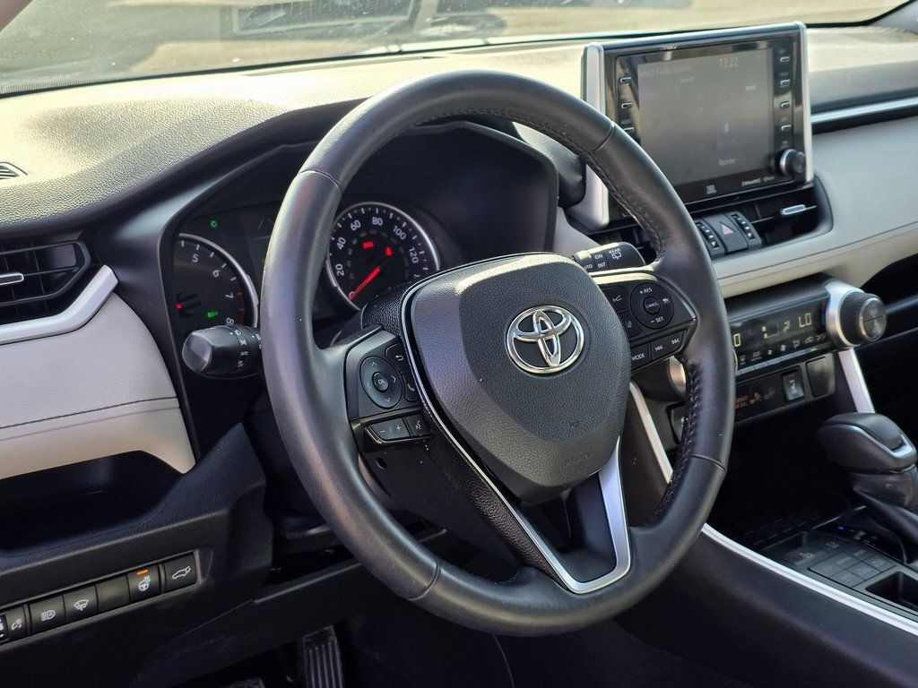 2019 Toyota RAV4 XLE Premium AWD - 22972145 - 14