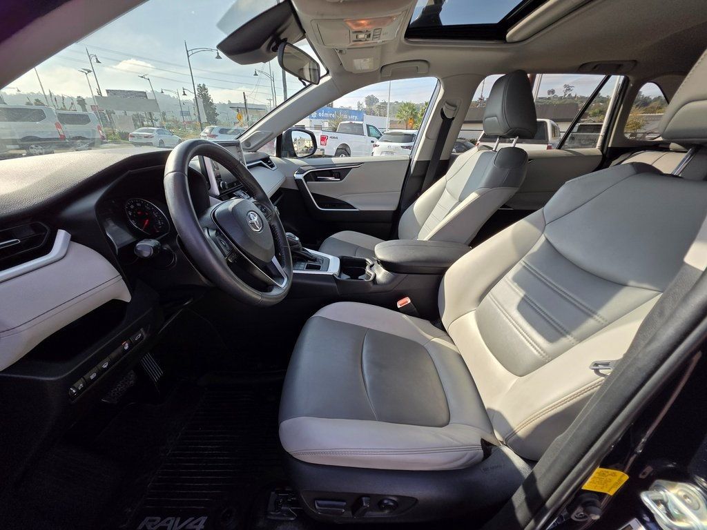 2019 Toyota RAV4 XLE Premium AWD - 22972145 - 15