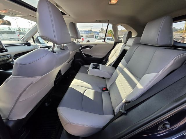 2019 Toyota RAV4 XLE Premium AWD - 22972145 - 17