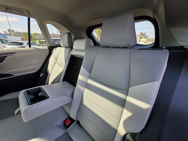 2019 Toyota RAV4 XLE Premium AWD - 22972145 - 18