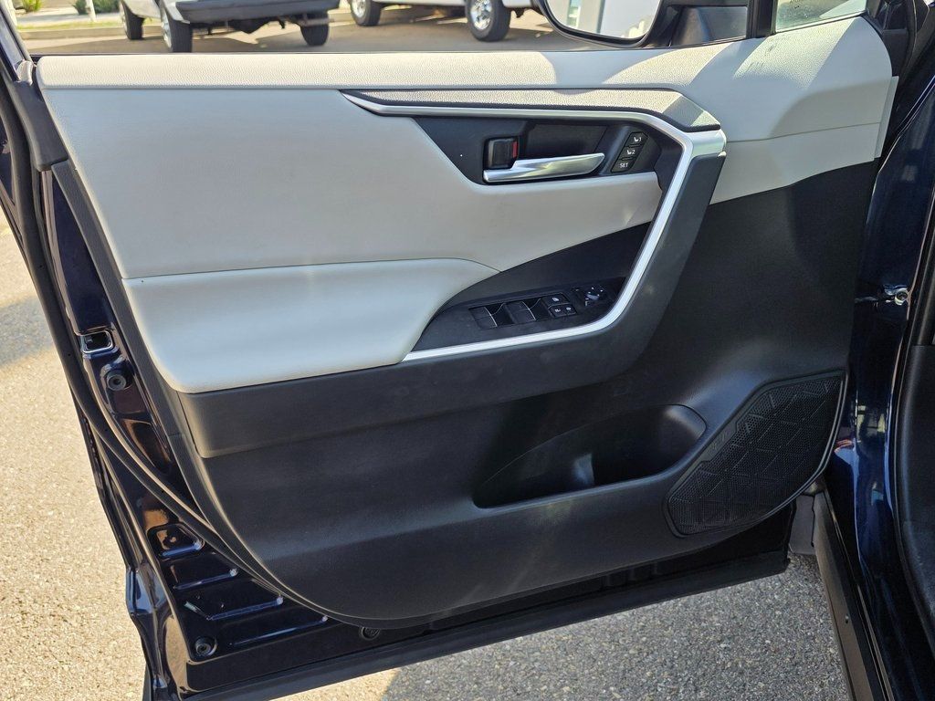 2019 Toyota RAV4 XLE Premium AWD - 22972145 - 21