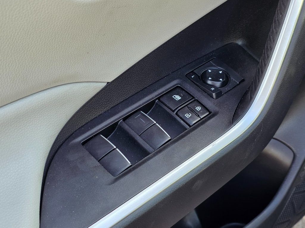 2019 Toyota RAV4 XLE Premium AWD - 22972145 - 22