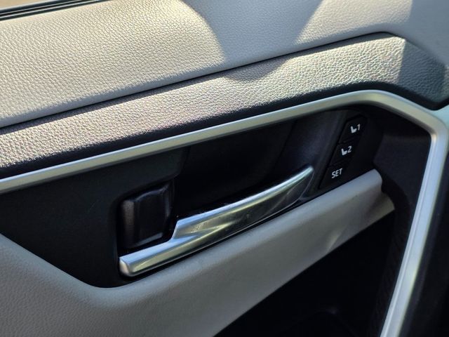 2019 Toyota RAV4 XLE Premium AWD - 22972145 - 23