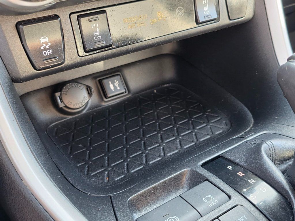 2019 Toyota RAV4 XLE Premium AWD - 22972145 - 31