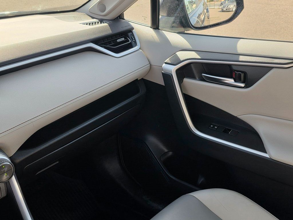 2019 Toyota RAV4 XLE Premium AWD - 22972145 - 34