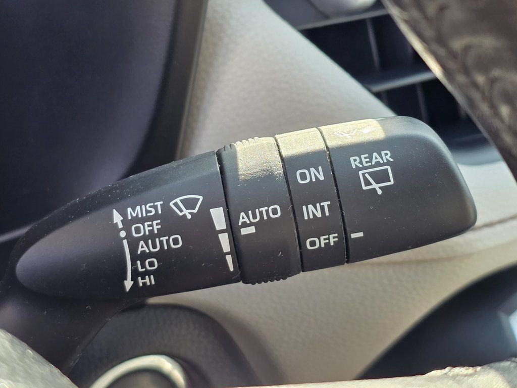 2019 Toyota RAV4 XLE Premium AWD - 22972145 - 37