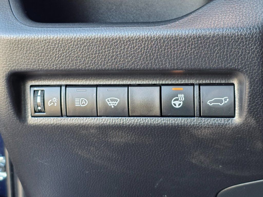 2019 Toyota RAV4 XLE Premium AWD - 22972145 - 38