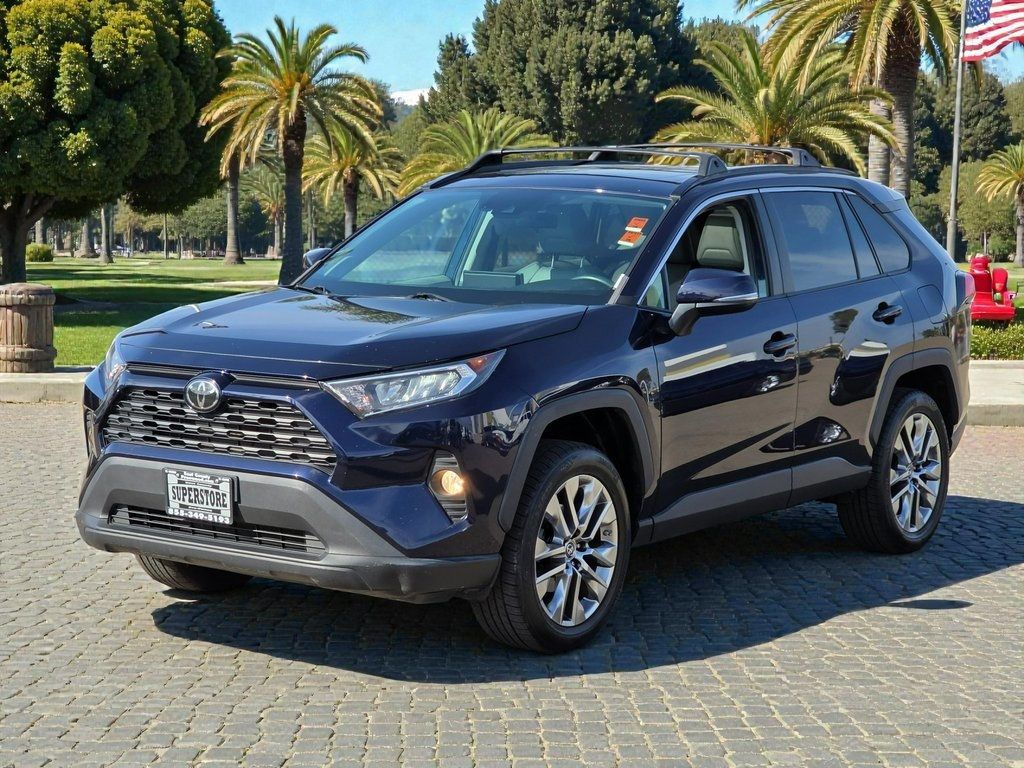 2019 Toyota RAV4 XLE Premium AWD - 22972145 - 3