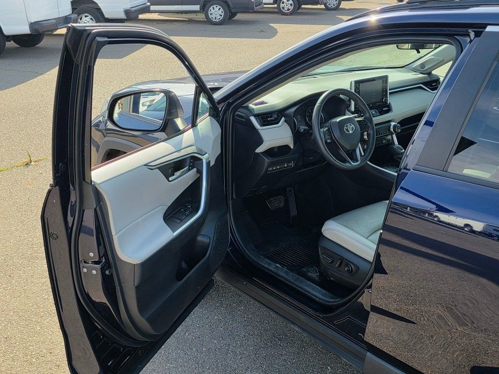 2019 Toyota RAV4 XLE Premium AWD - 22972145 - 39