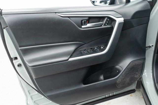 2019 Toyota RAV4 XLE Premium AWD - 23086518 - 13