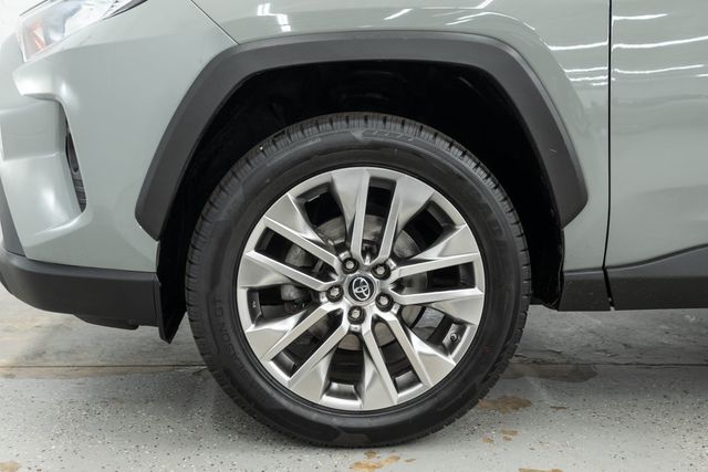 2019 Toyota RAV4 XLE Premium AWD - 23086518 - 33