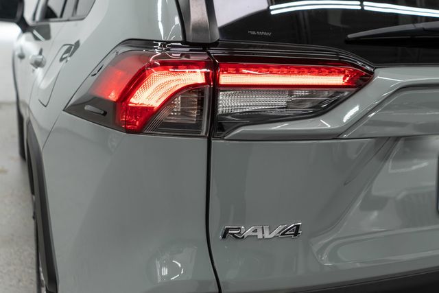 2019 Toyota RAV4 XLE Premium AWD - 23086518 - 44
