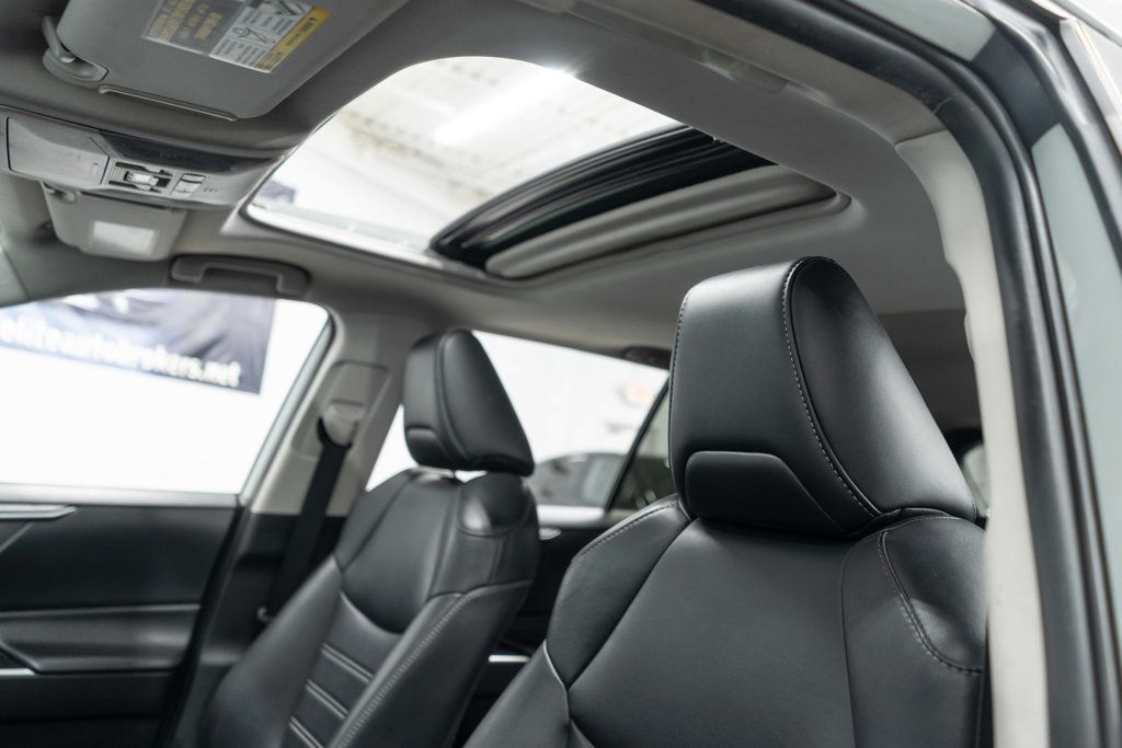 Toyota RAV4 photo 8